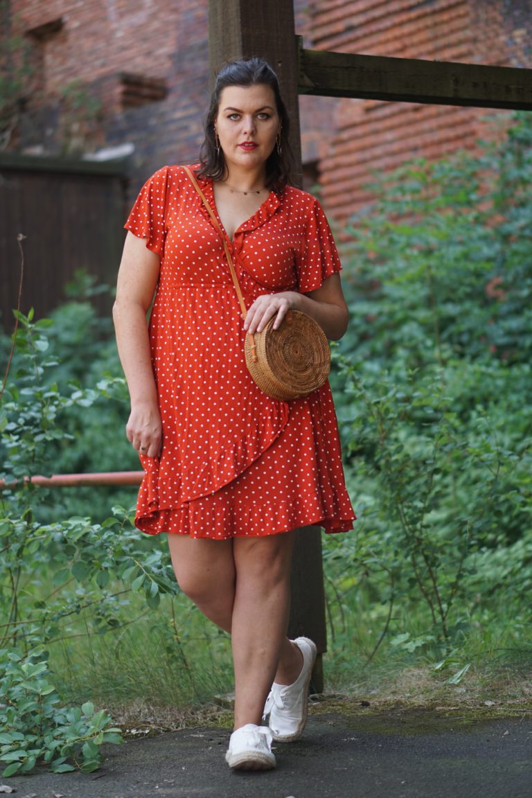 Anna Curve Red Dress with Volant 038 Polka Dots file name