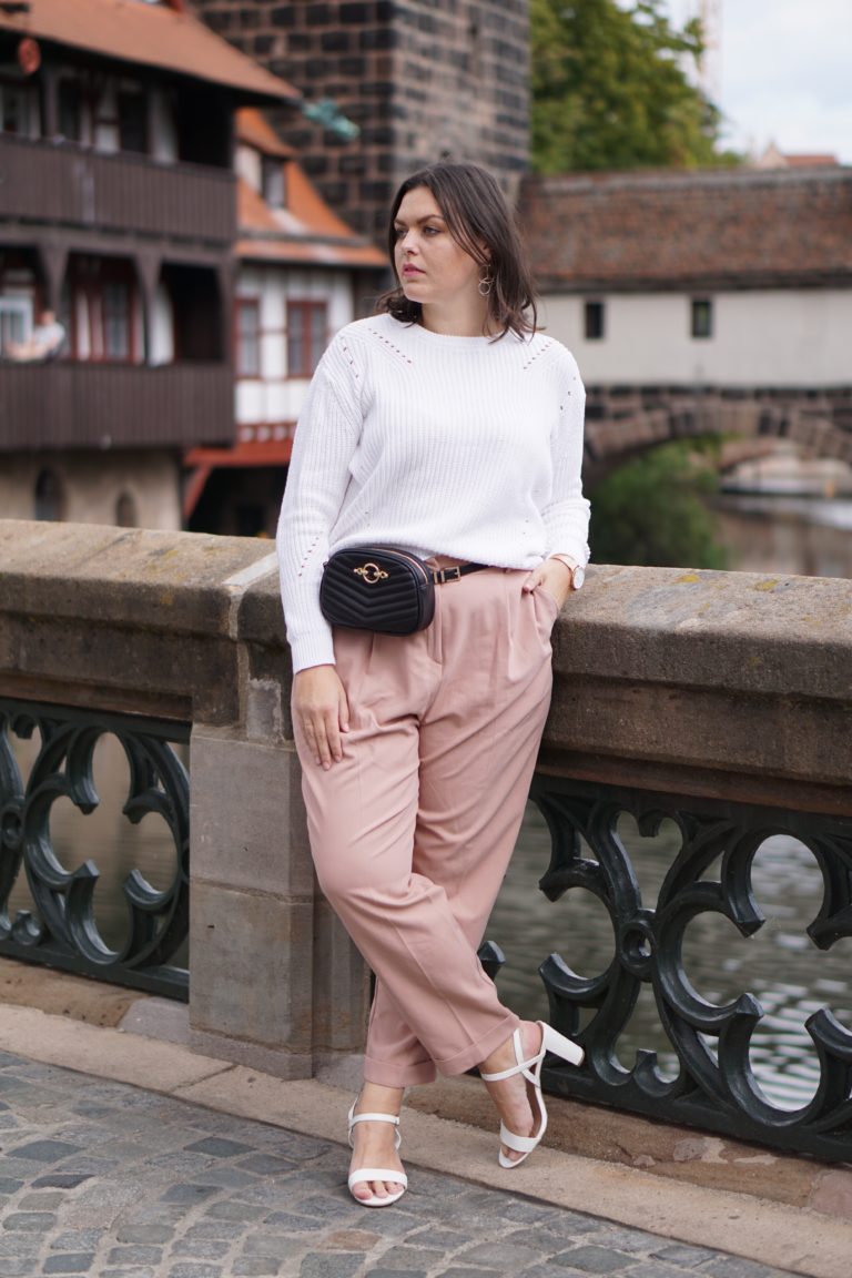 Anna Curve Wool Sweater Ros Pants 038 Beltbag file name