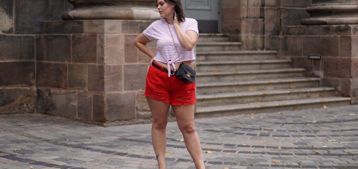 Anna Curve Red Shorts 038 Crop Top file name